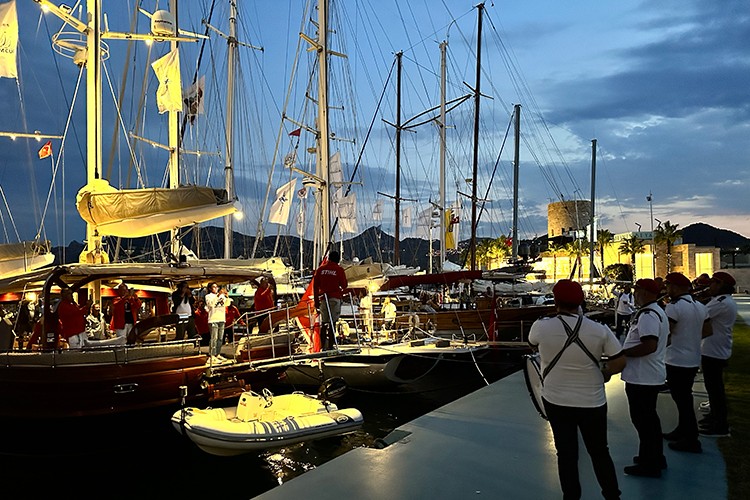 Selanik'ten çıkan tekneler Yalıkavak'ta karşılandı