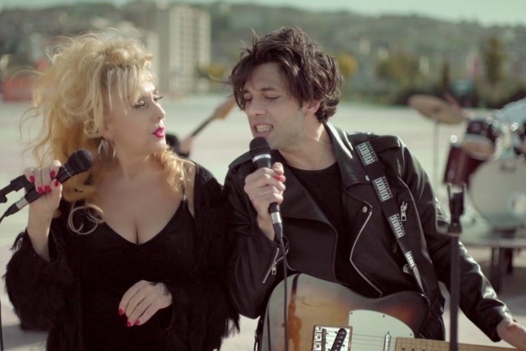 Yaz başında single, sonbaharda albüm geliyor