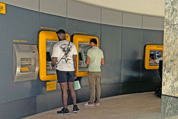 Hollanda bankaları, evde nakit tutun çağrısında bulunacak