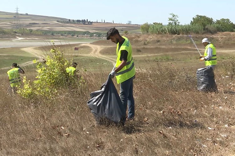 Haftada 100 ton çöp toplanıyor