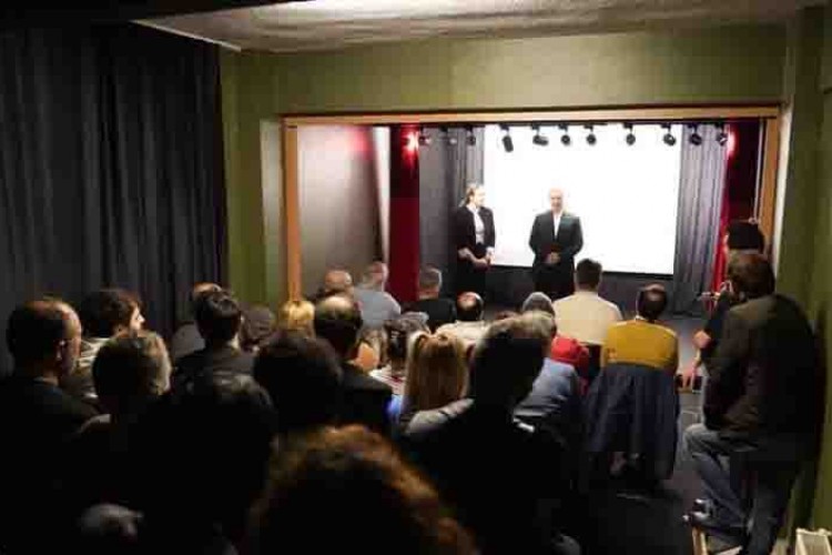 Karakaya, Kartal Ada Sanat Tiyatrosu'na misafir oldu