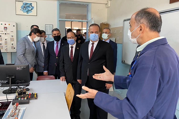 Meslek liselerine dijital destek başladı