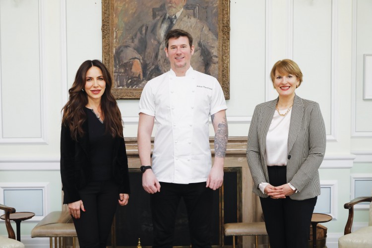 MİCHELİN YILDIZLI LÜKS YEMEK ŞEFİ ADAM HANDLİNG MBE, MAG NİSAN SAYISINDA