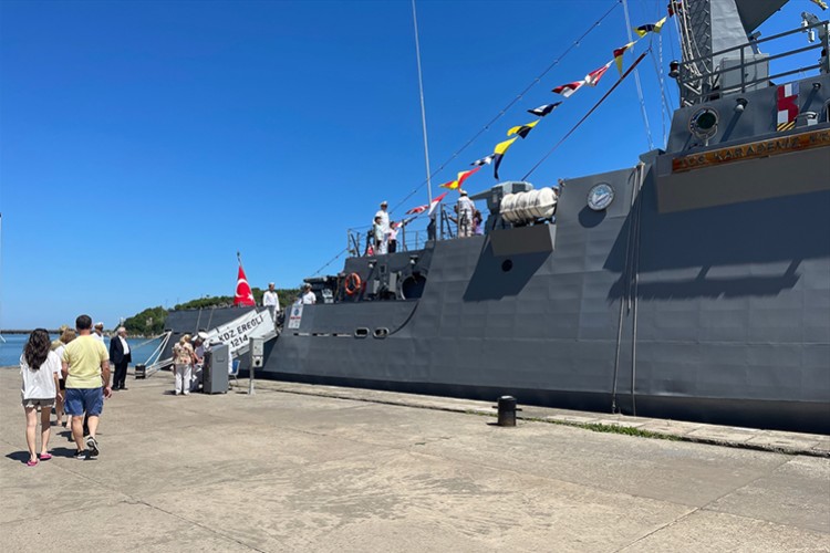 TCG Karadeniz Ereğli Gemisi Bartın'da ziyarete açıldı