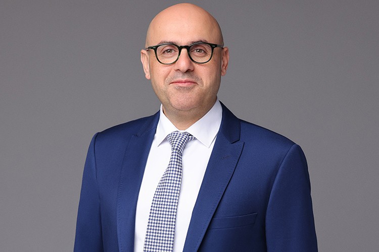 Sağlık gruplarıyla el ele veriyor