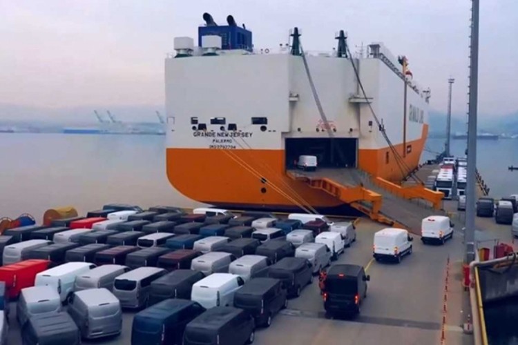 Otomotiv endüstrisi Nisan'da 2,7 milyar dolarla en fazla ihracat yapan sektör oldu