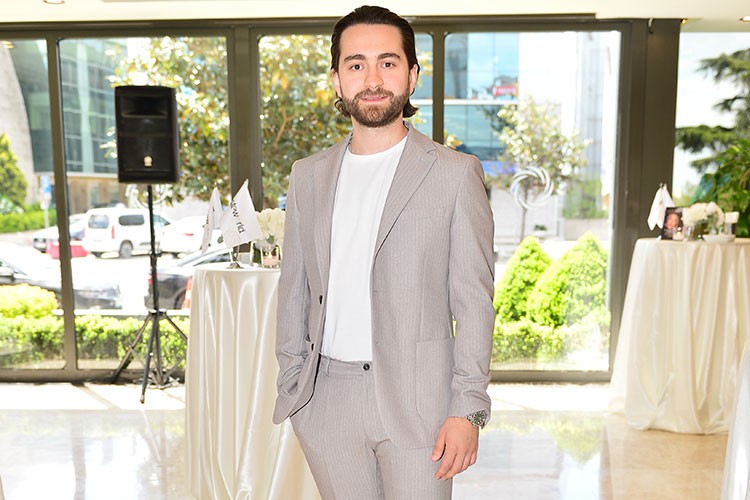 Micro Brow Implant Teknolojisi İle Estetikte Dönüm Noktası