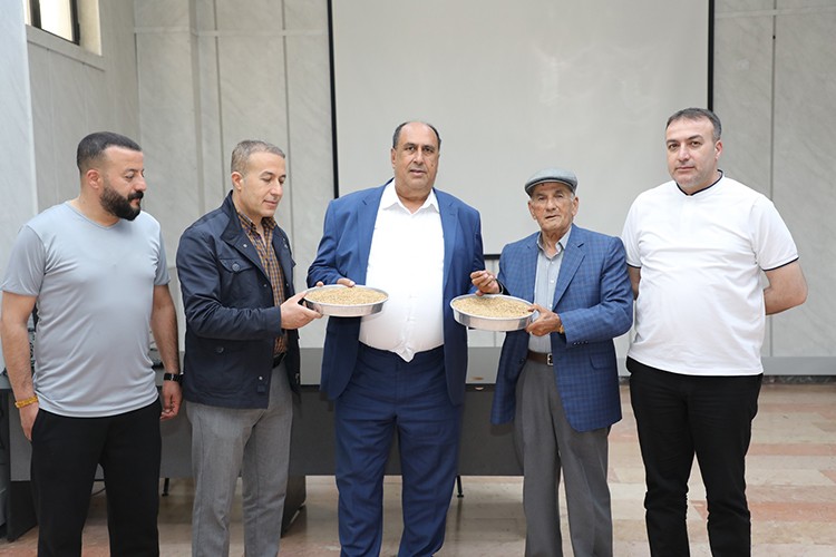 Sezonun ilk buğdayı Gaziantep Ticaret Borsası'nda işlem gördü