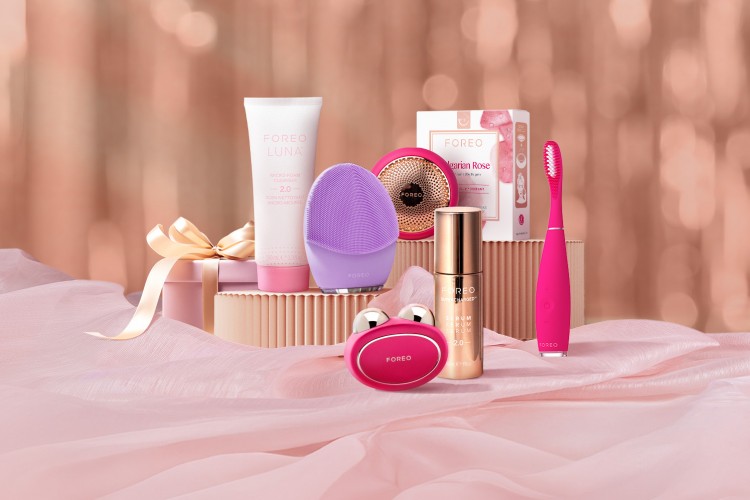 FOREO ile 7 Dakikada Cildinizi Temizleyin, Sıkılaştırın ve Gülümseyin!