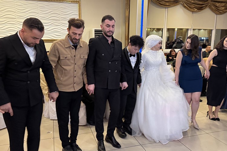 Çinli damada Karadeniz usulü horonlu düğün