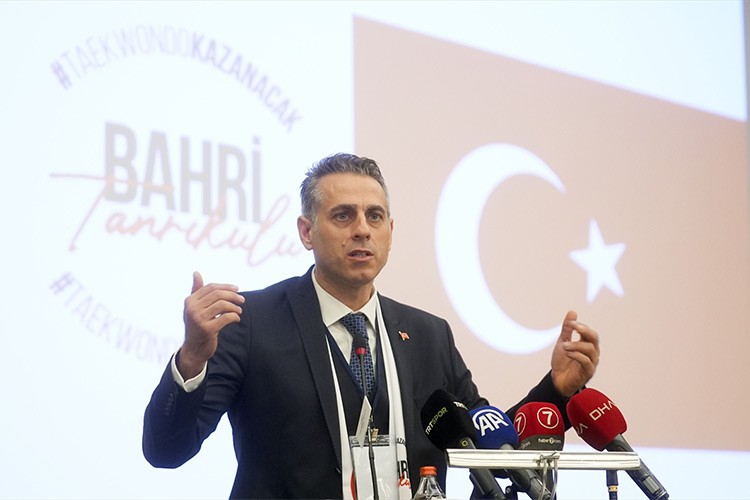 Tekvando Federasyonunda başkanlığa Bahri Tanrıkulu seçildi