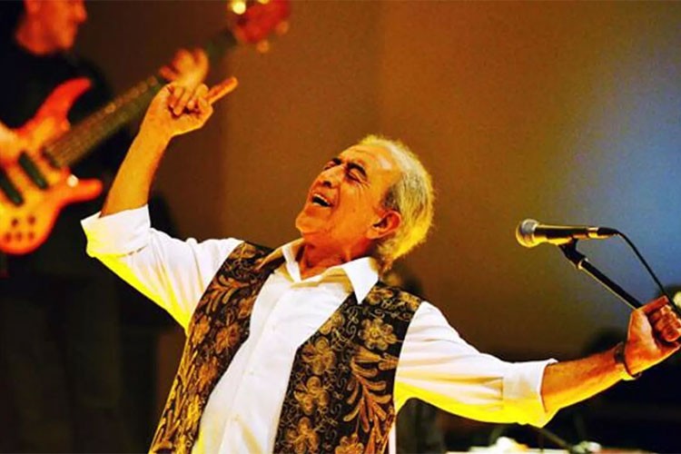 Edip Akbayram yoğun bakıma alındı, entübe edildi