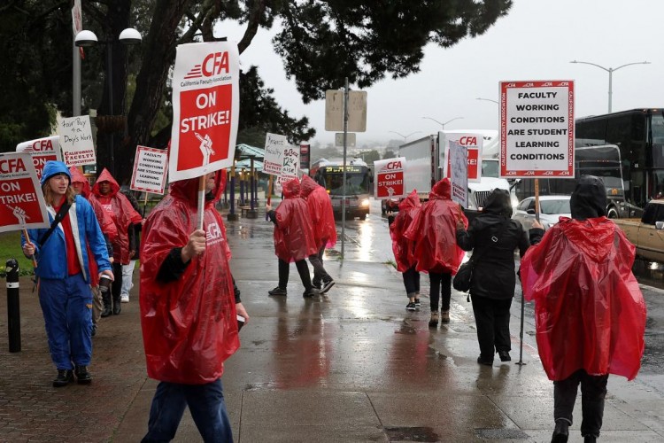 Öğretim üyeleri bir haftalık grev başlattı