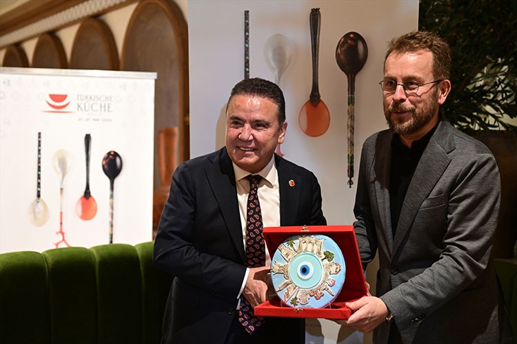 Antalya'da Türk mutfağının klasik lezzetleri tanıtıldı