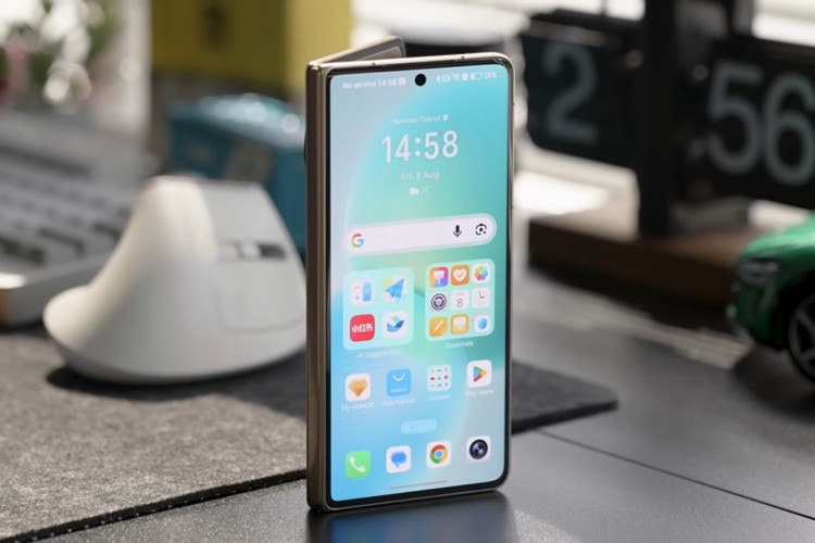 Honor Magic V6 mart'ta geliyor