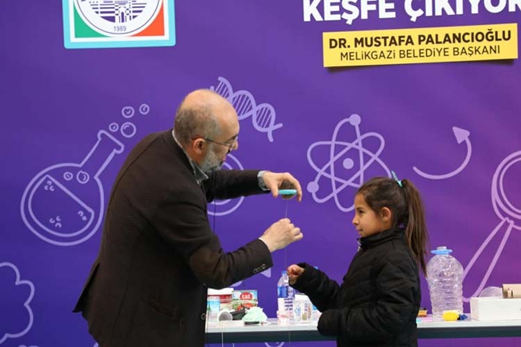 Çocuklar "Mucit Amca" bilimi keşfe çıktı