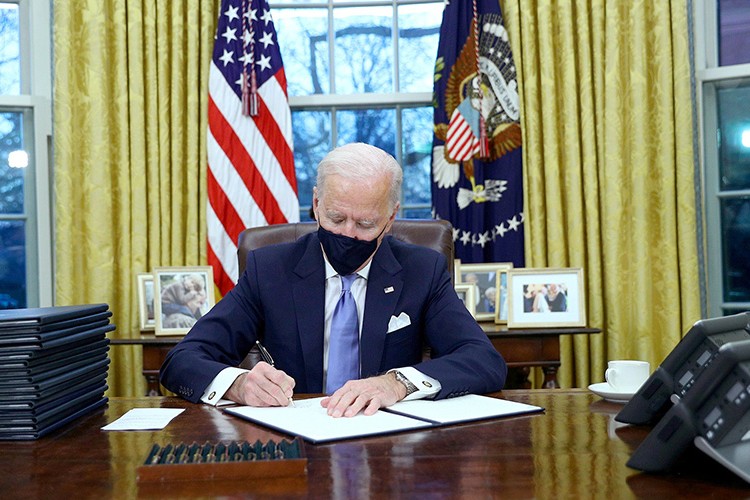 Biden borç yasasını hemen onayladı