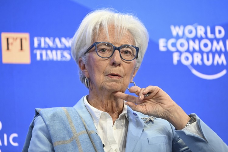 Lagarde görevi erken bırakacağı haberlerini yalanladı