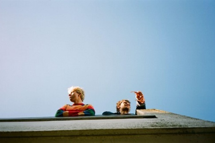 GOOD NEIGHBOURS 'KEEP IT UP' YAYINDA