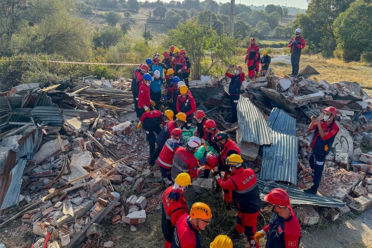 Uşak'ta 6 saat süren deprem tatbikatı yapıldı