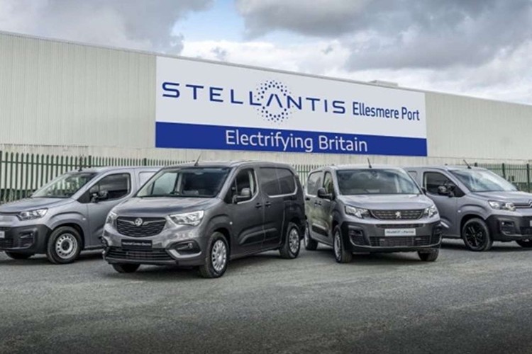 Ticari araç pazarında liderliği gözüne kestirdi