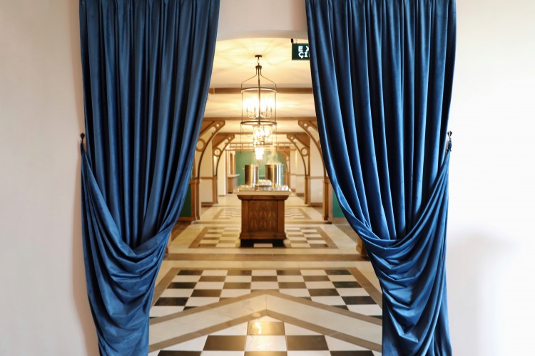 KARANLIK İNZİVA DUYGUSAL DENGEYİ BULMAYA REHBER OLUYOR