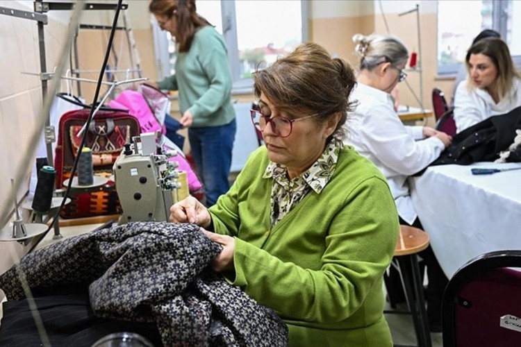 Kadın kursiyerlerden Gazzeliler için kıyafet