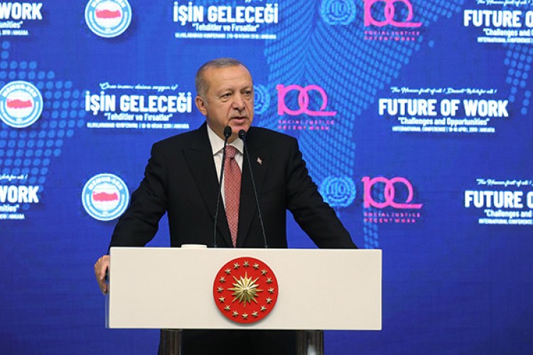 "Ey!.. Financial Times..."