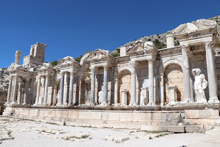 Sagalassos'ta bulunan Mısır tanrısı Tutu figürü Afyon mermerine işlenmiş