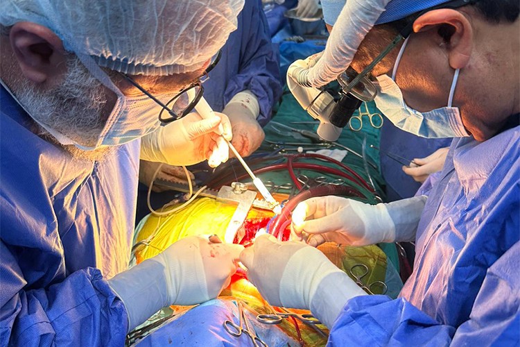 Robotik Aort Kapak Replasmanı Başarıyla Gerçekleştirildi