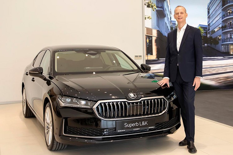 Bu yıl İzmir'de 9 bin araç satışı yapmayı hedefliyor