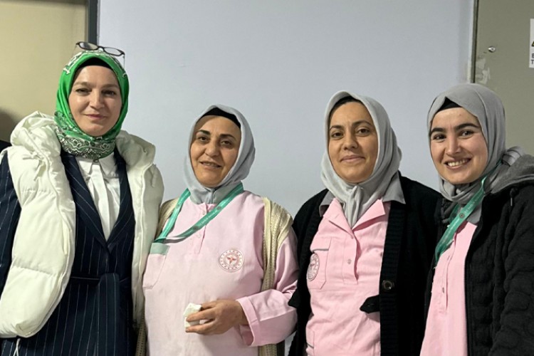 Fatma Kurtuluş, acil servisteki hastaları dinledi