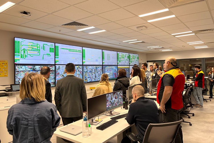 İş ortaklarına operasyonel süreçlerini tanıtıyor