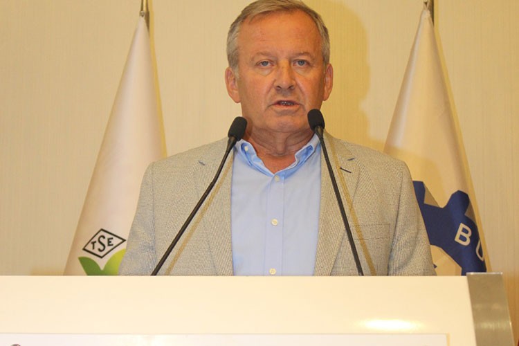 Projelerimizle sanayicilerimize yeni ufuklar açıyoruz