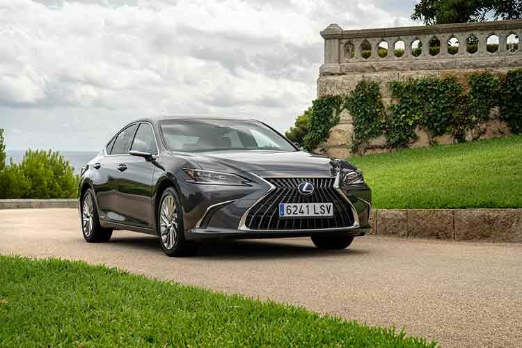 Lexus ES Sedan 3 Milyondan Fazla Satış Adedine Ulaştı
