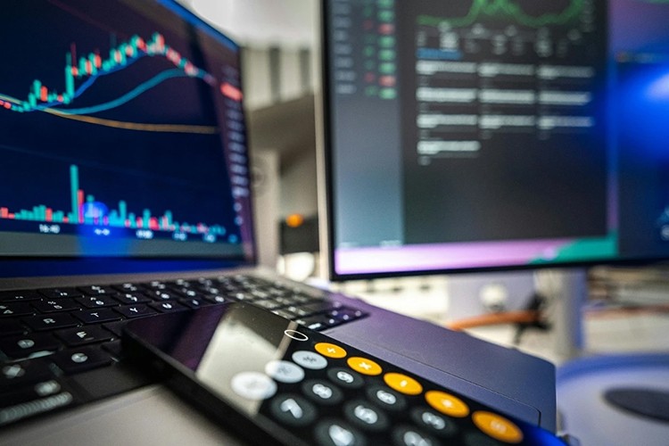 Piyasalar yapay zeka endişeleri ile jeopolitik riskler arasında