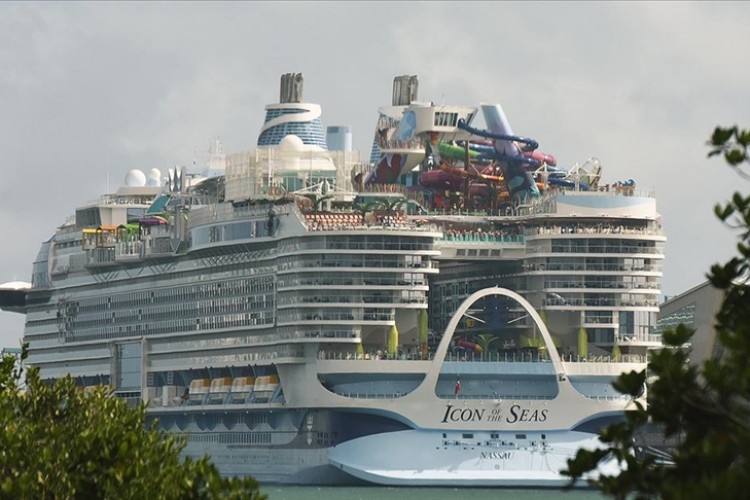 "Icon of the Seas" ABD'deki Miami Limanı'ndan yola çıktı