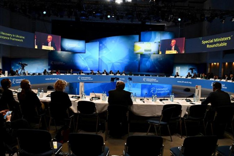 Türkiye Ukrayna'nın yeniden inşası için masada