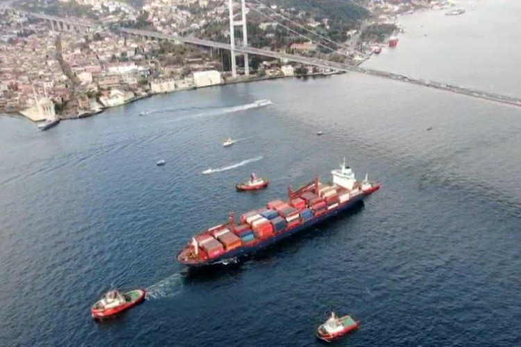 Boğazlardan gemi geçişinde zamlı tarife yarın başlıyor