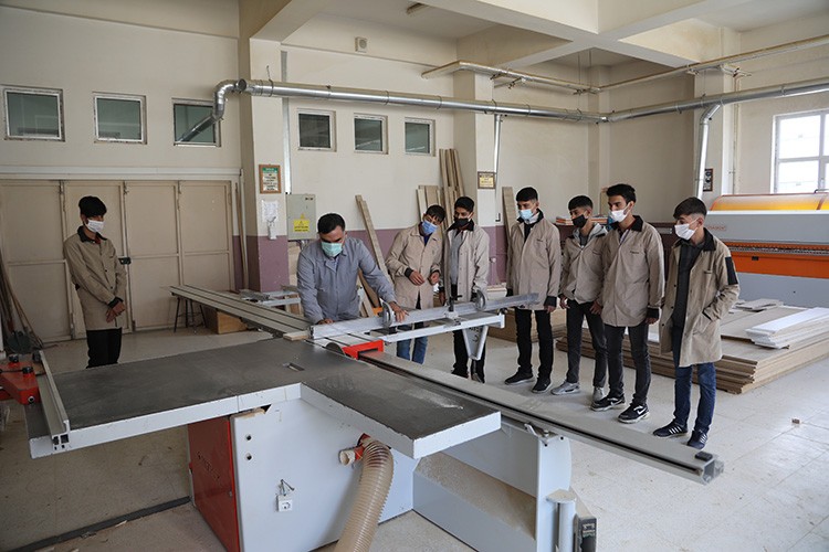 Mobilya sektörünün usta ihtiyacını karşılıyor