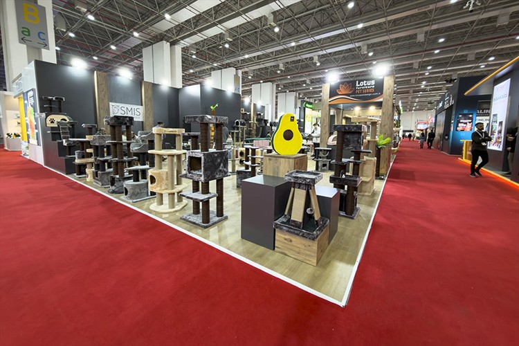 İzmir'de uluslararası evcil hayvan ürünleri fuarı açıldı