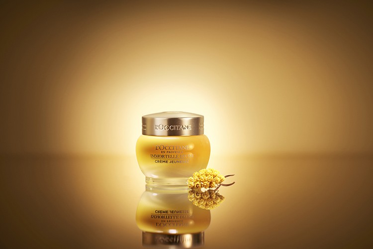 Bir kavanozda 600 Ölmez Otu bitkisi