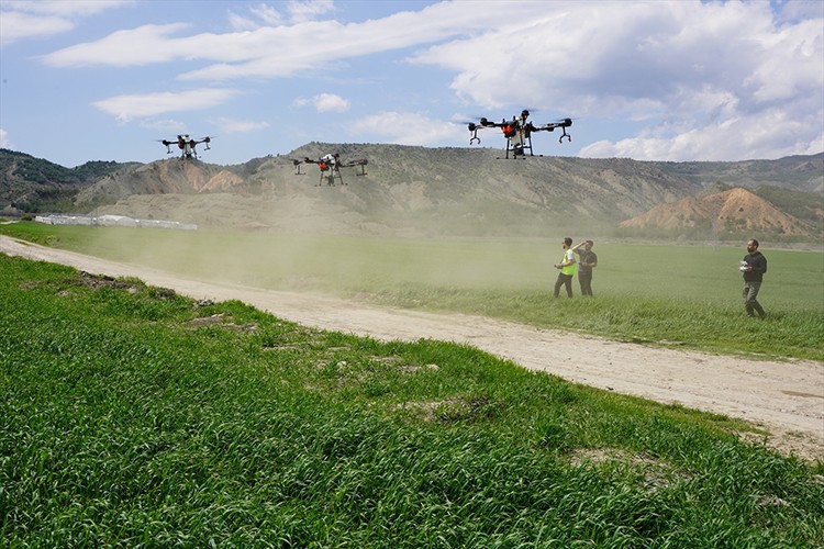Tarımsal ilaçlamada ZİHA dönemi başladı