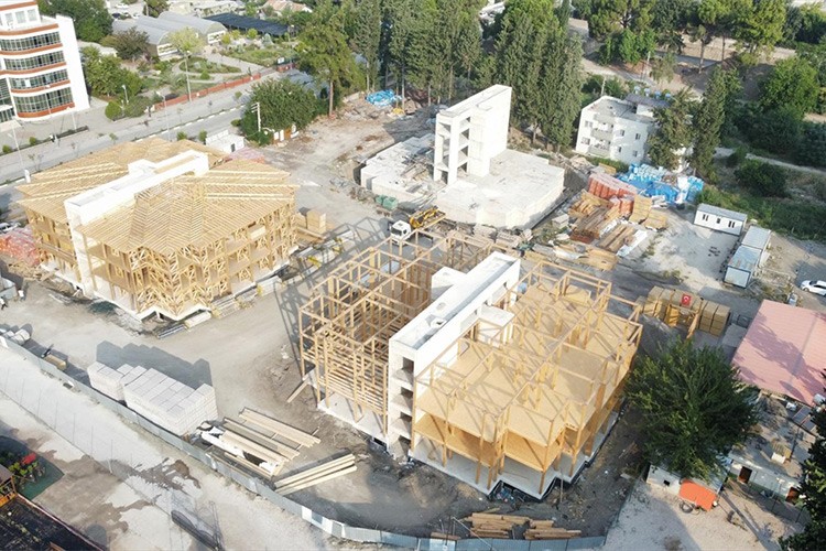 Deprem bölgesine 4 katlı 36 dairelik ahşap konut