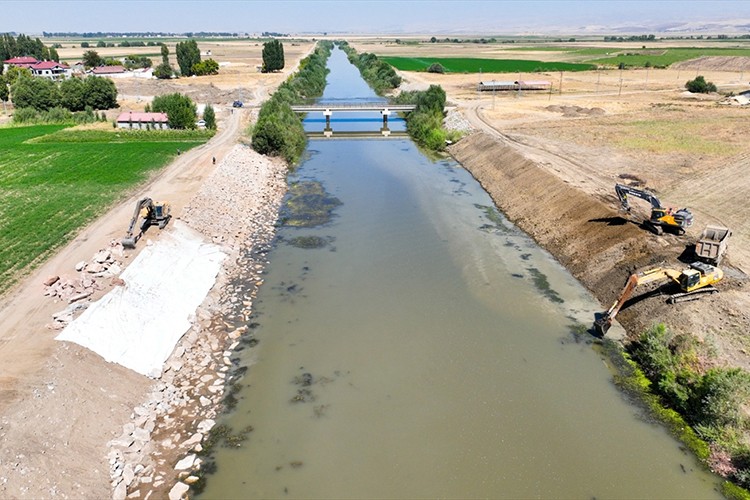 Muş'ta "Karasu Yatak Islahı Projesi"nin 5. kısım çalışmaları başladı
