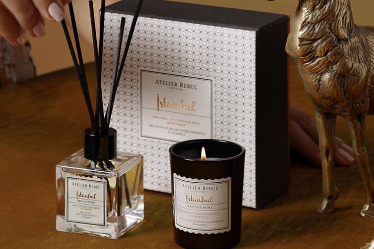 Rebul'den yılbaşı için ironik kokular