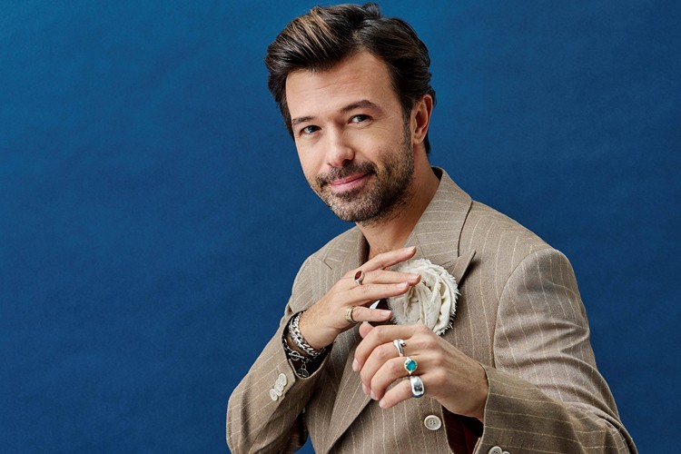 Yalın seyircileri zıplatacak şarkıyla geliyor