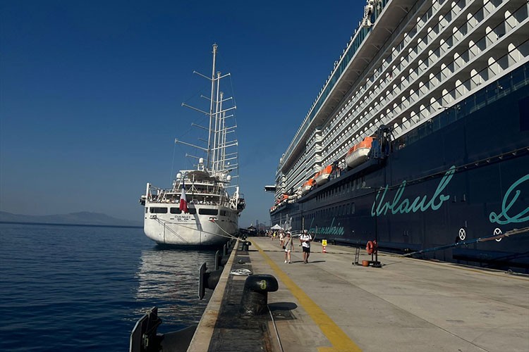 Bodrum'a iki kruvaziyerle 3 bin 162 yolcu geldi