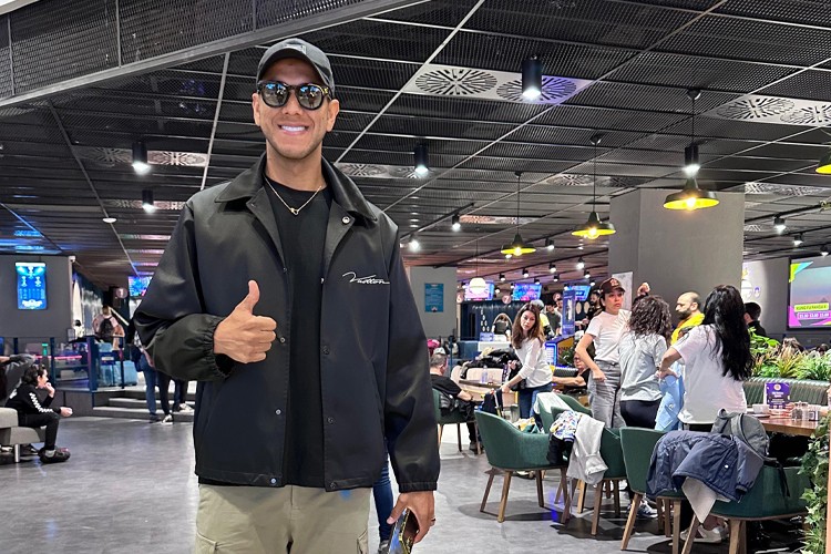 Çocuklar eğlencede Josef alışverişte