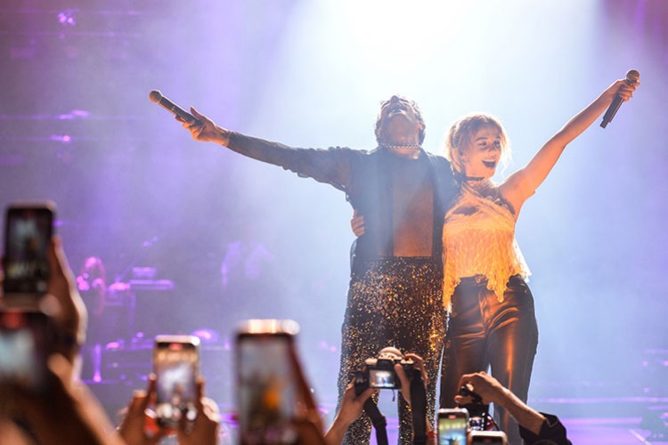 Sürprizlerle dolu bir konser